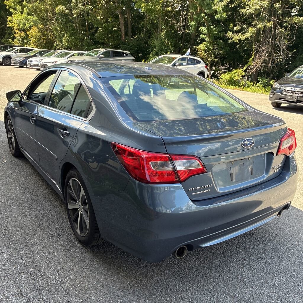 2015 Subaru Legacy 3.6R Limited photo 3