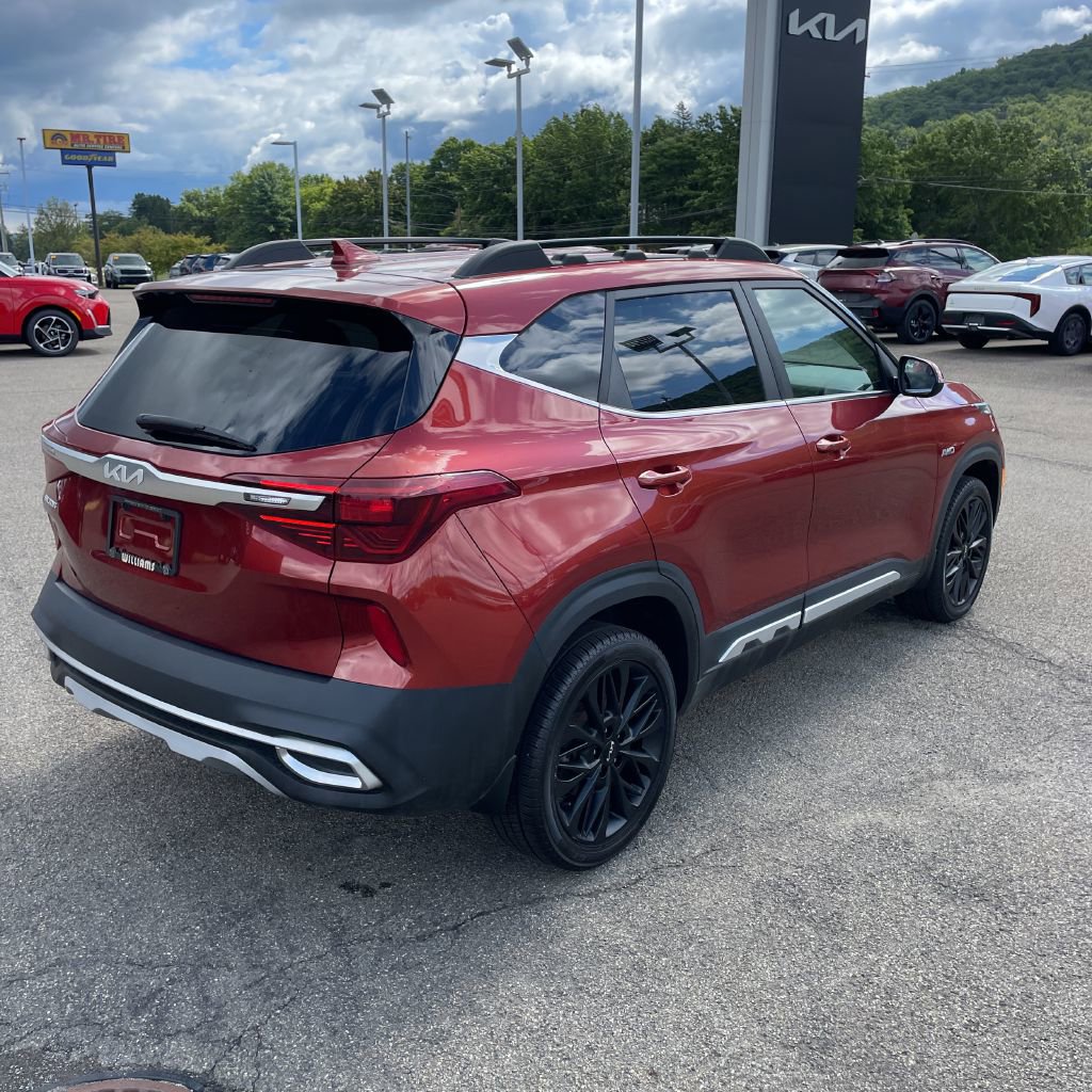 2022 Kia Seltos Nightfall Edition photo 2