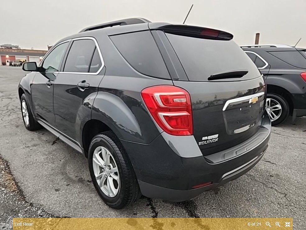 2017 Chevrolet Equinox LT photo 3