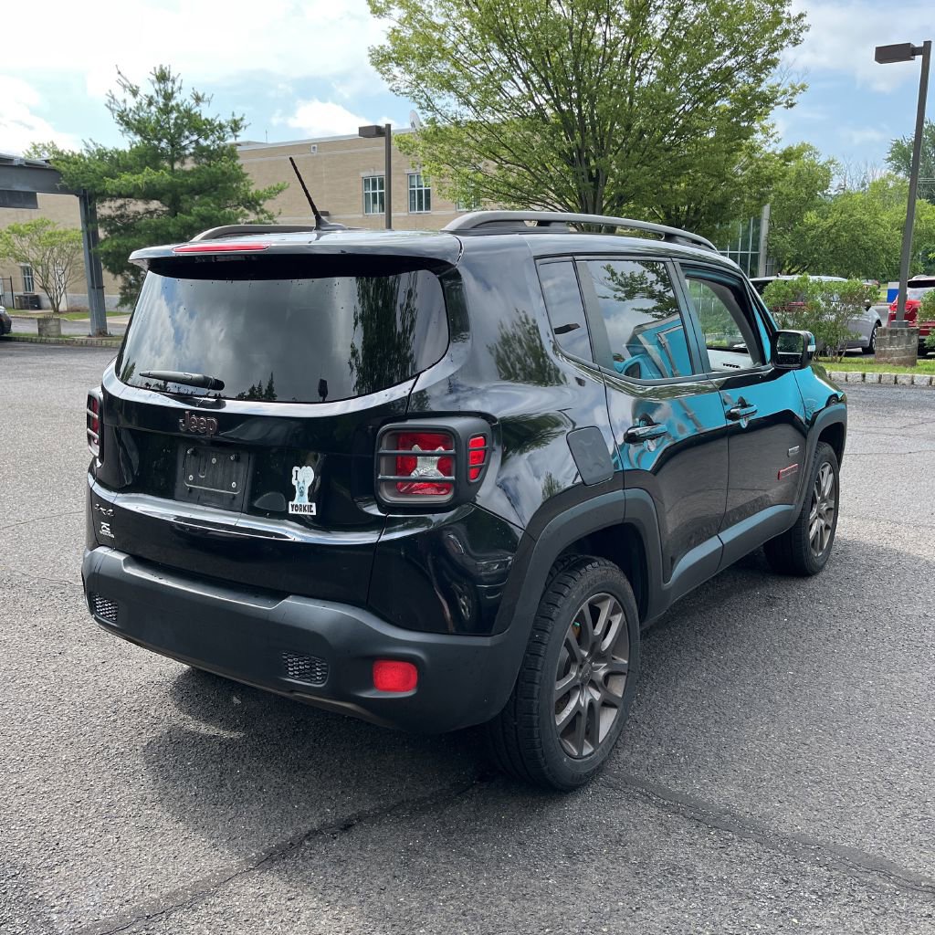 2016 Jeep Renegade Latitude photo 2