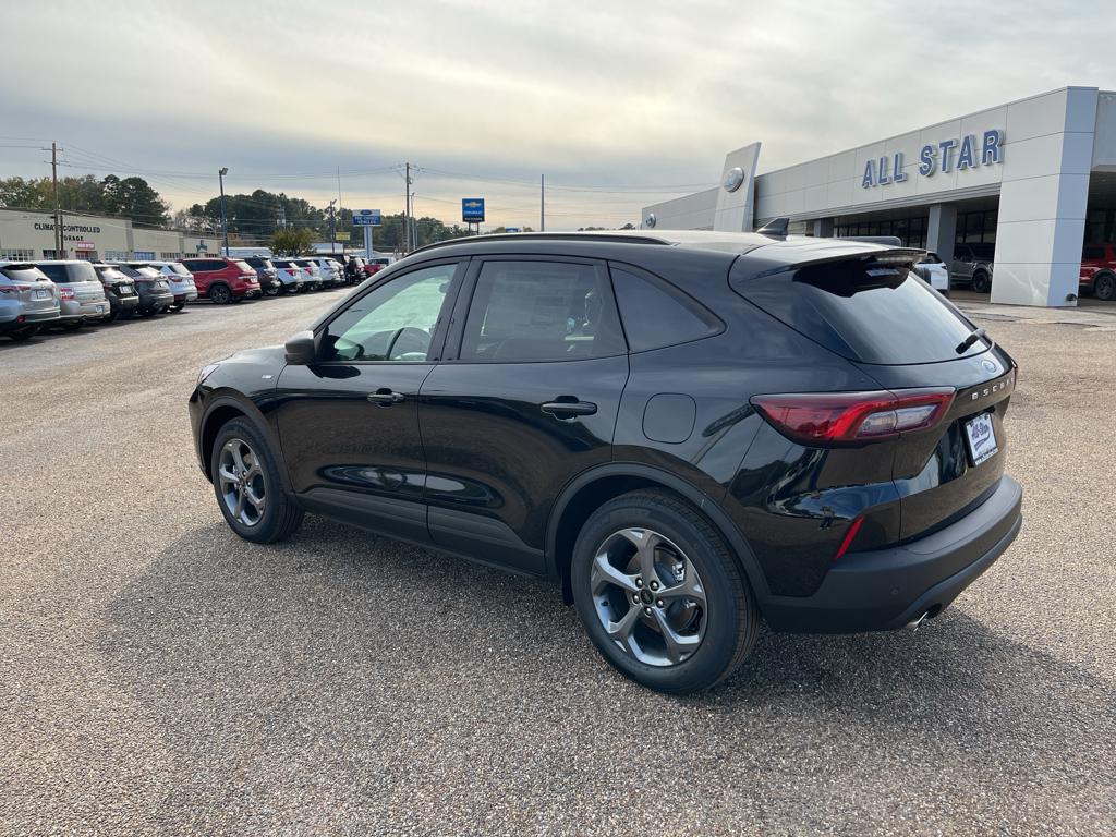 2025 Ford Escape ST-Line photo 2