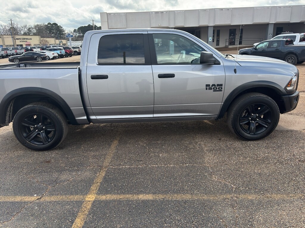 2024 Ram 1500 Classic SLT Warlock photo 4