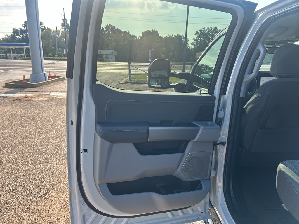 2026 Ford F-250 Super Duty XLT - Photo 13