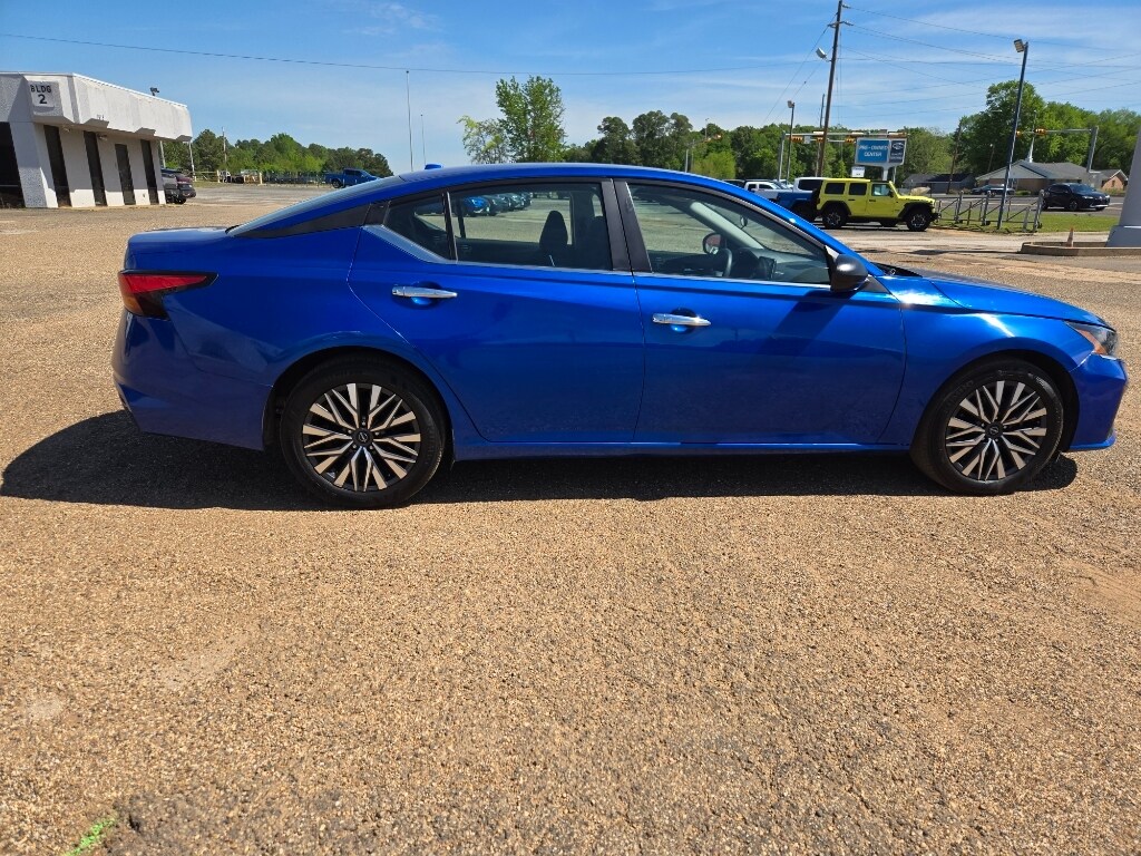 2025 Nissan Altima SV - Photo 6
