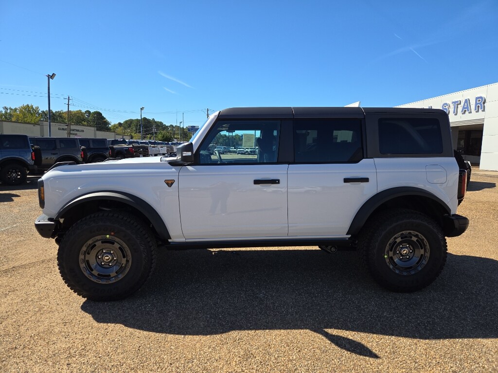 2025 Ford Bronco Badlands photo 2