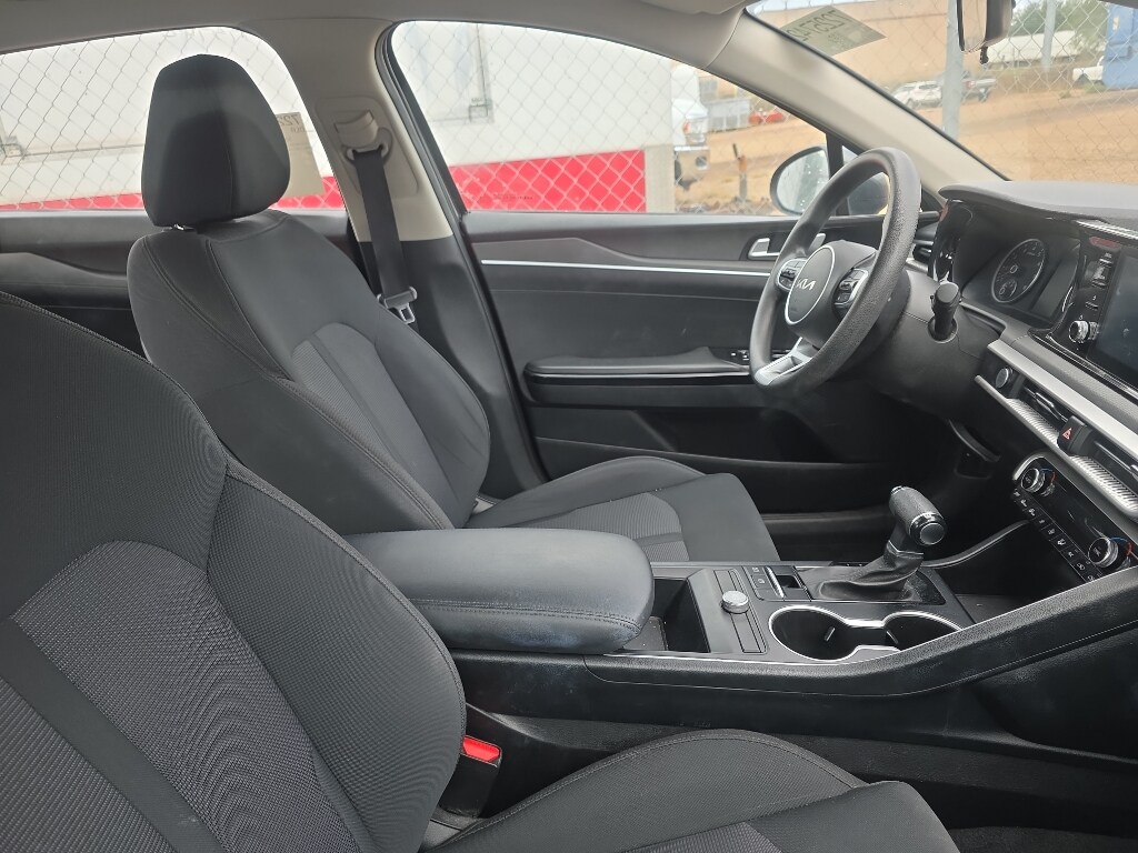 2022 Kia K5 LXS photo 2