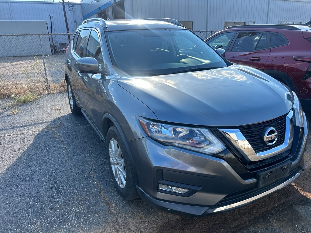 2017 Nissan Rogue SV photo 3