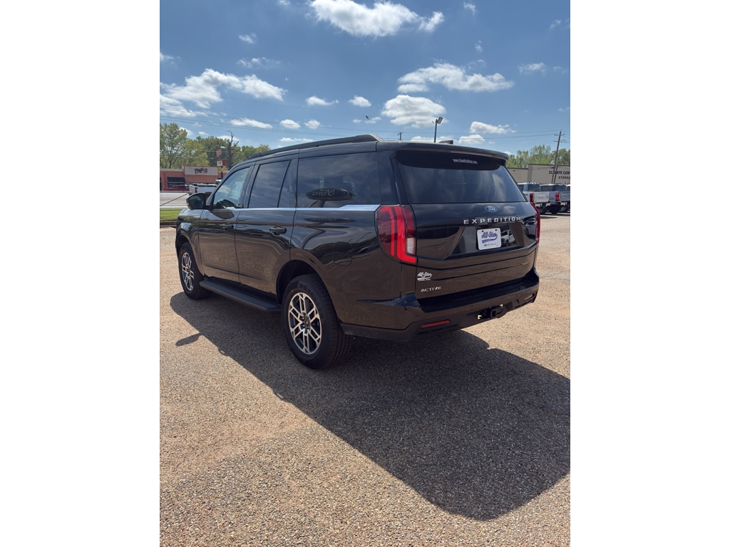 2026 Ford Expedition photo 3