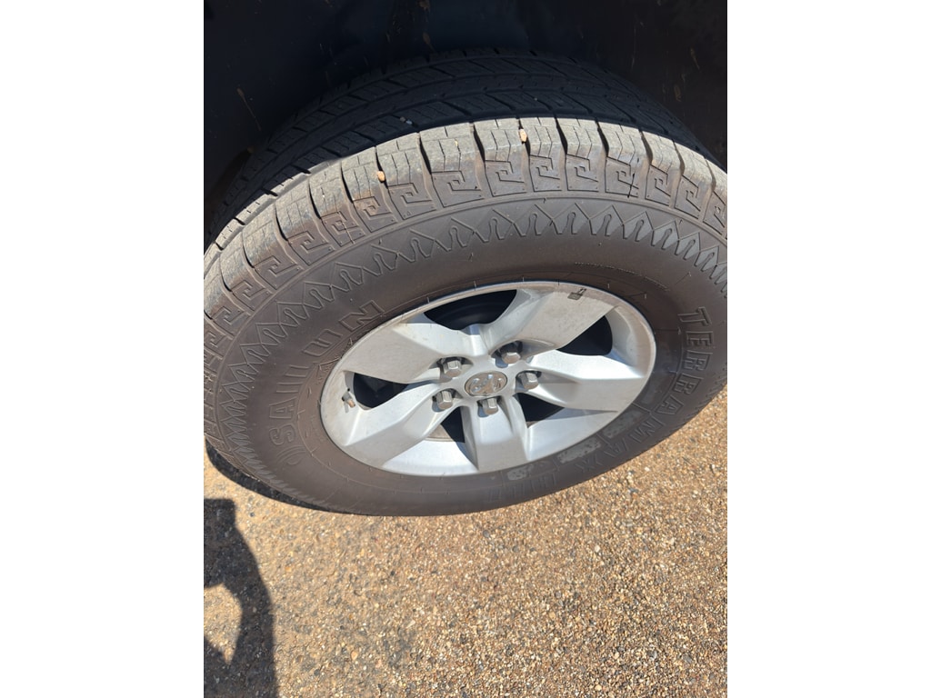 2024 Ram 1500 Classic SLT photo 4