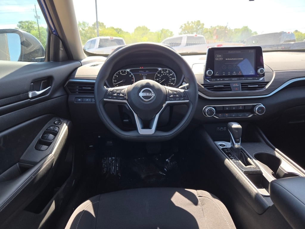 2025 Nissan Altima SV - Photo 18