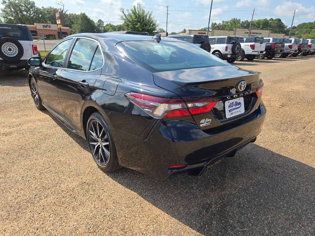 2024 Toyota Camry SE photo 3