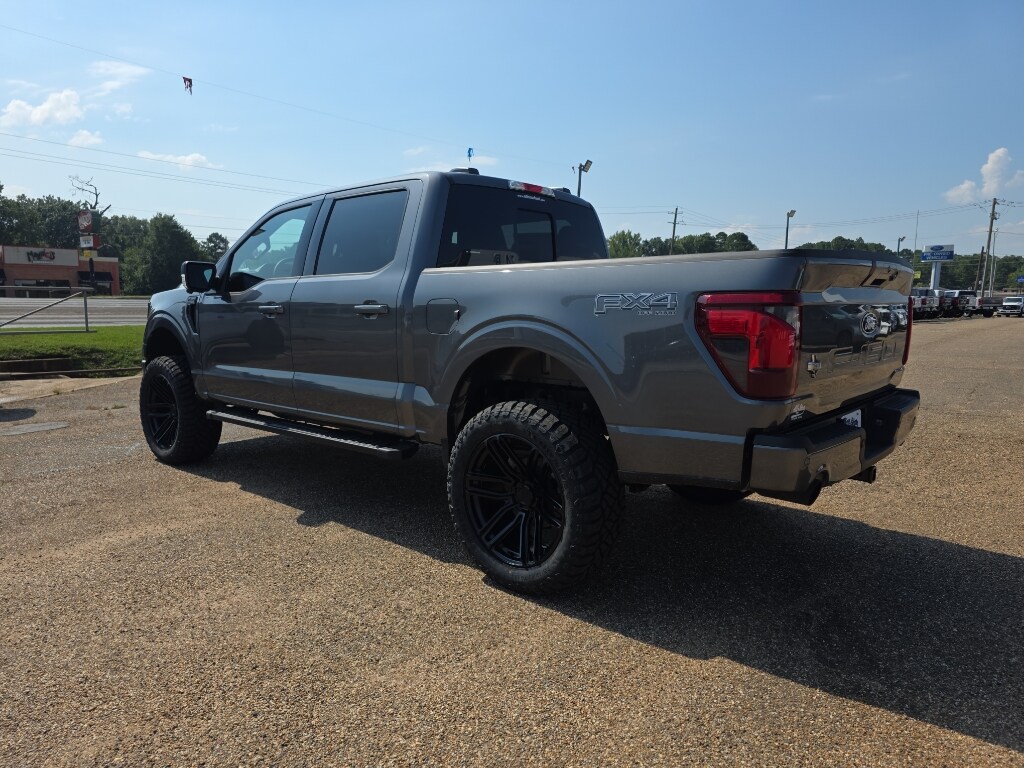 2025 Ford F-150 XLT photo 2