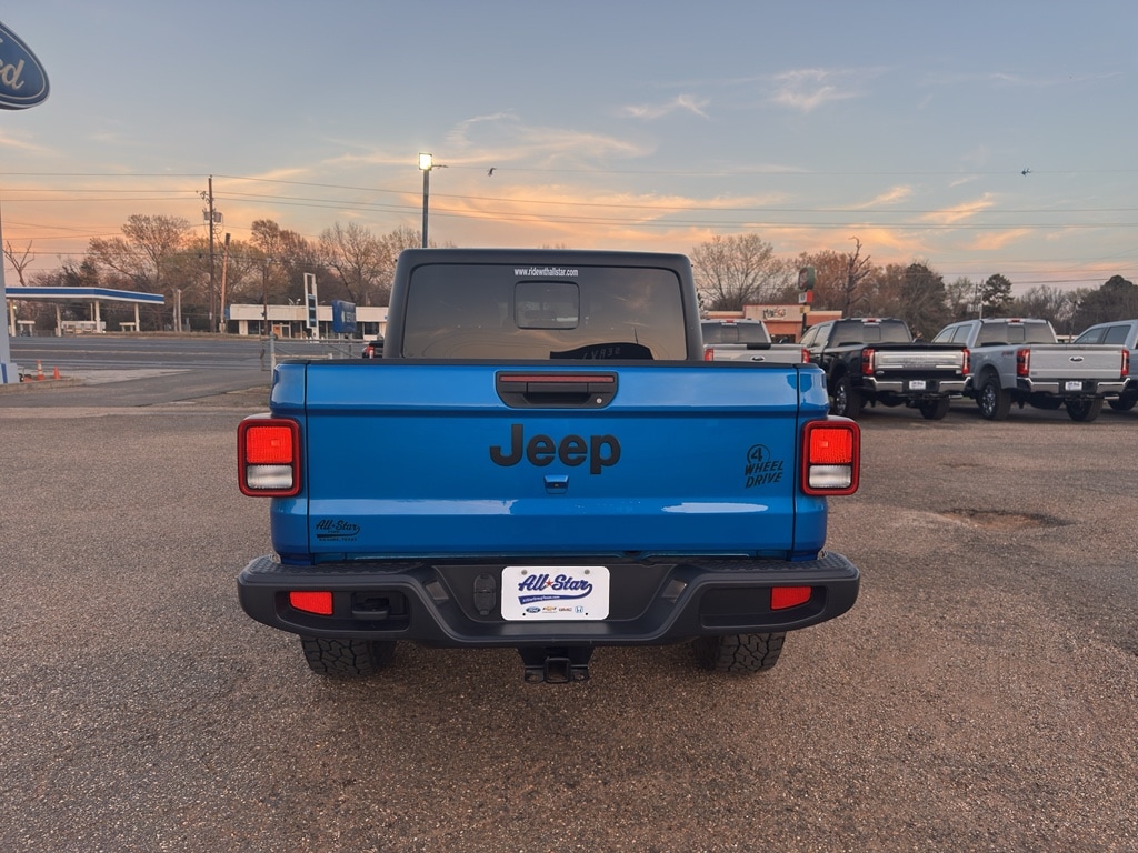 Used 2023 Jeep Gladiator Willys Crew Cab