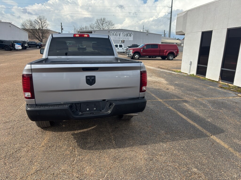 2024 Ram 1500 Classic SLT Warlock photo 3