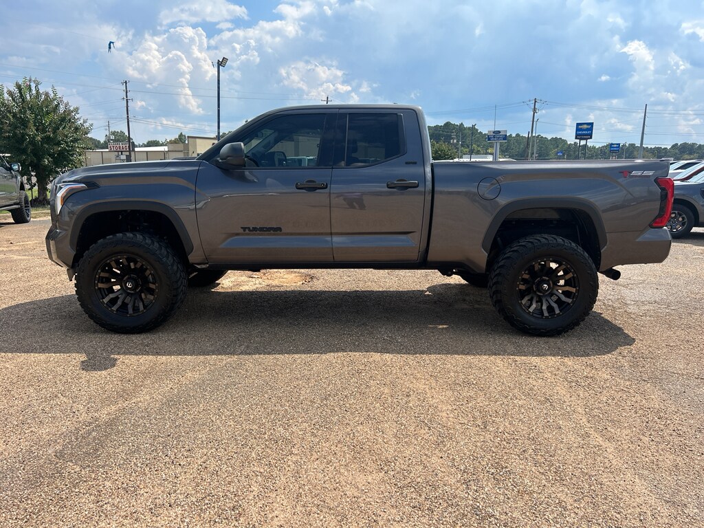 2022 Toyota Tundra SR5 Double Cab photo 2