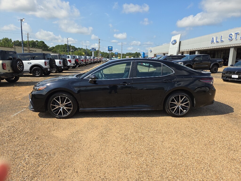 2024 Toyota Camry SE photo 2