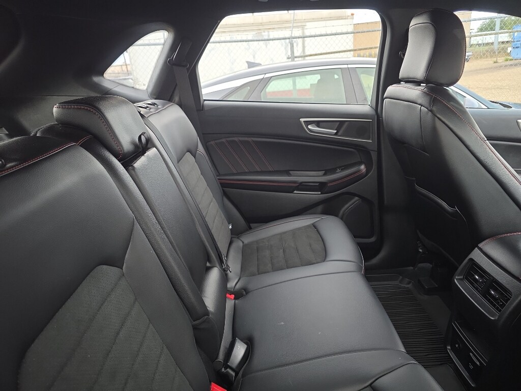 2024 Ford Edge ST-Line photo 2