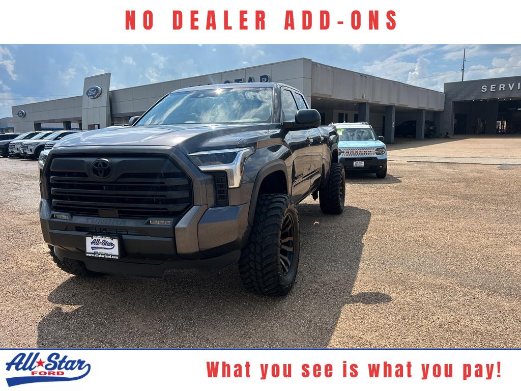 2022 Toyota Tundra SR5's photo