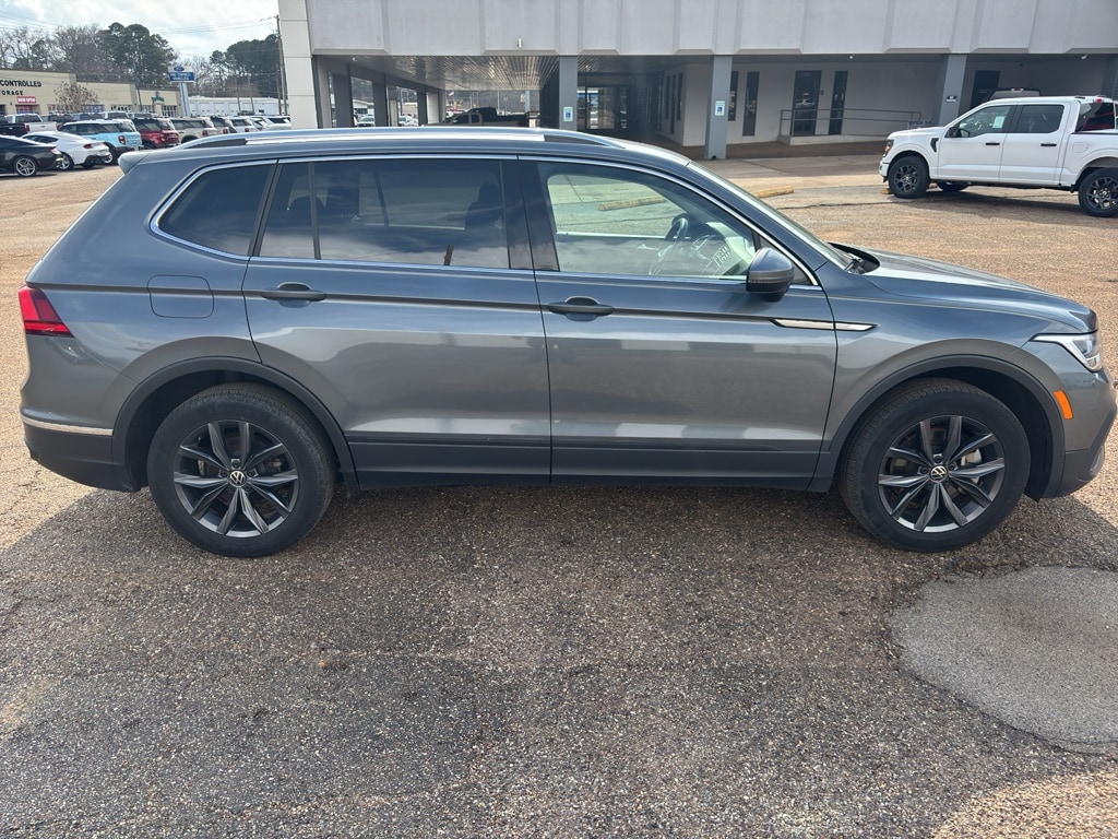 2024 Volkswagen Tiguan SE Sport photo 3