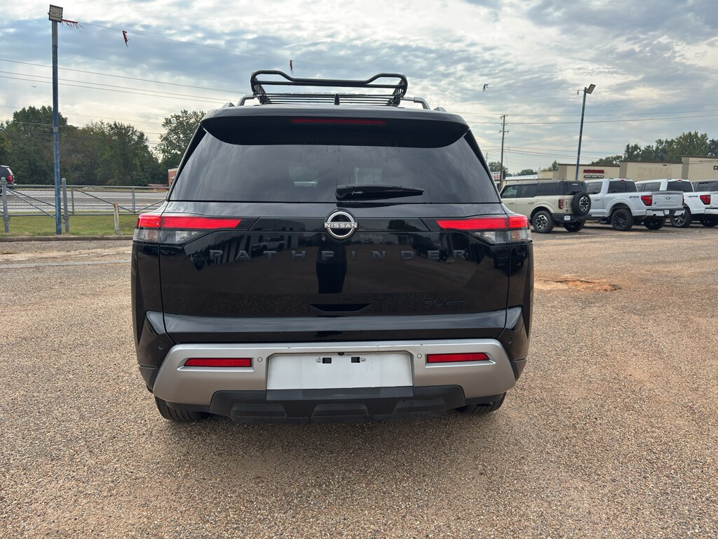 2023 Nissan Pathfinder SL photo 4