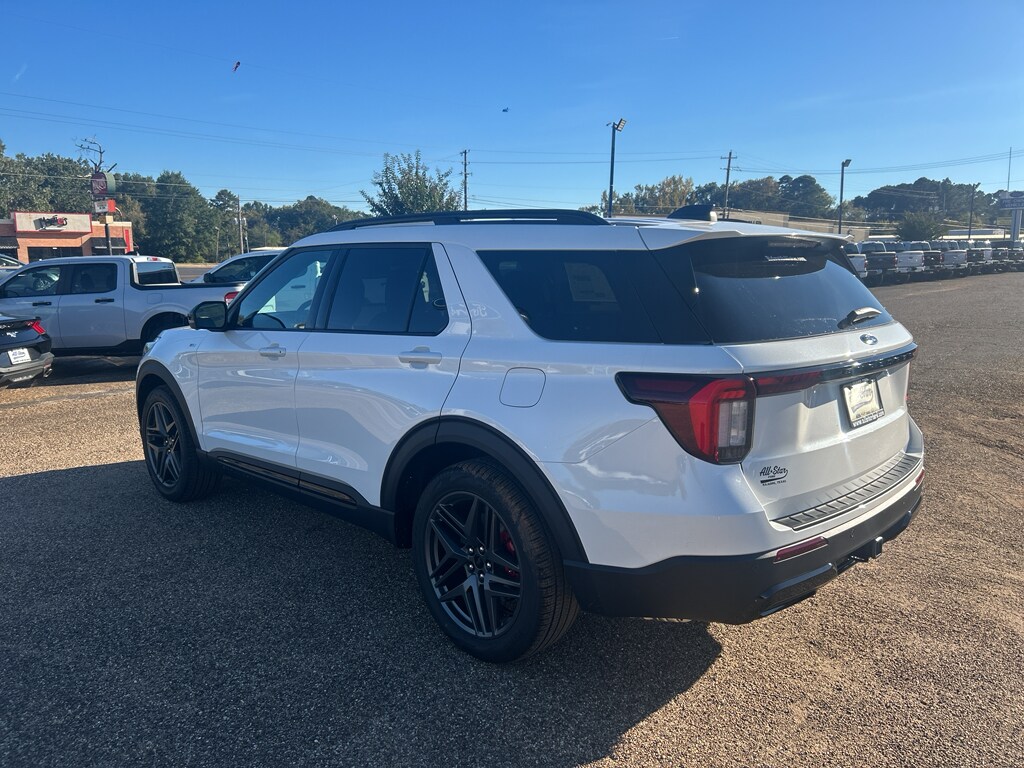 2025 Ford Explorer ST-Line photo 2