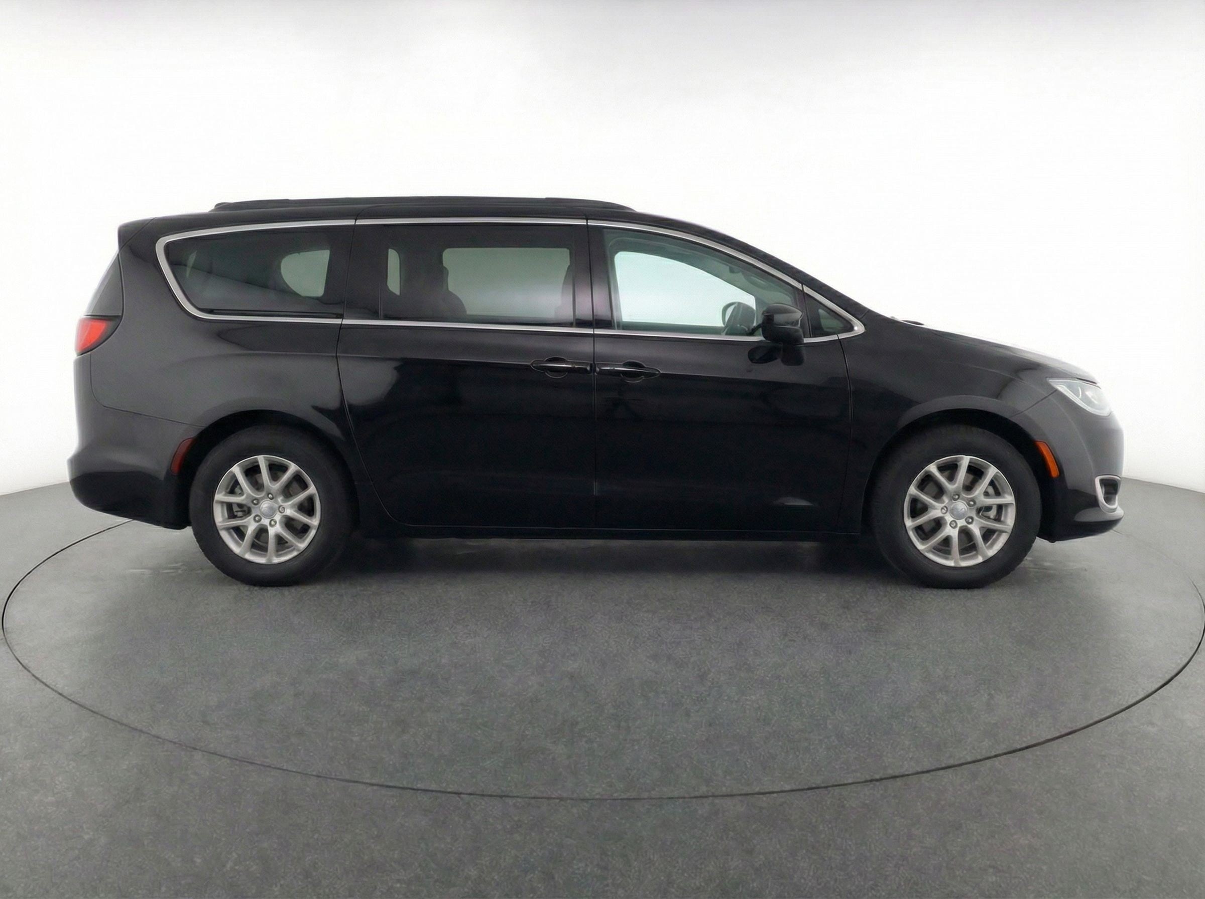 Thumbnail: 2024 Chrysler Pacifica - 4