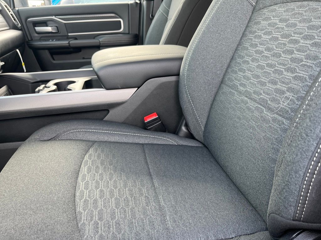 2026 RAM 3500 Big Horn - Photo 19