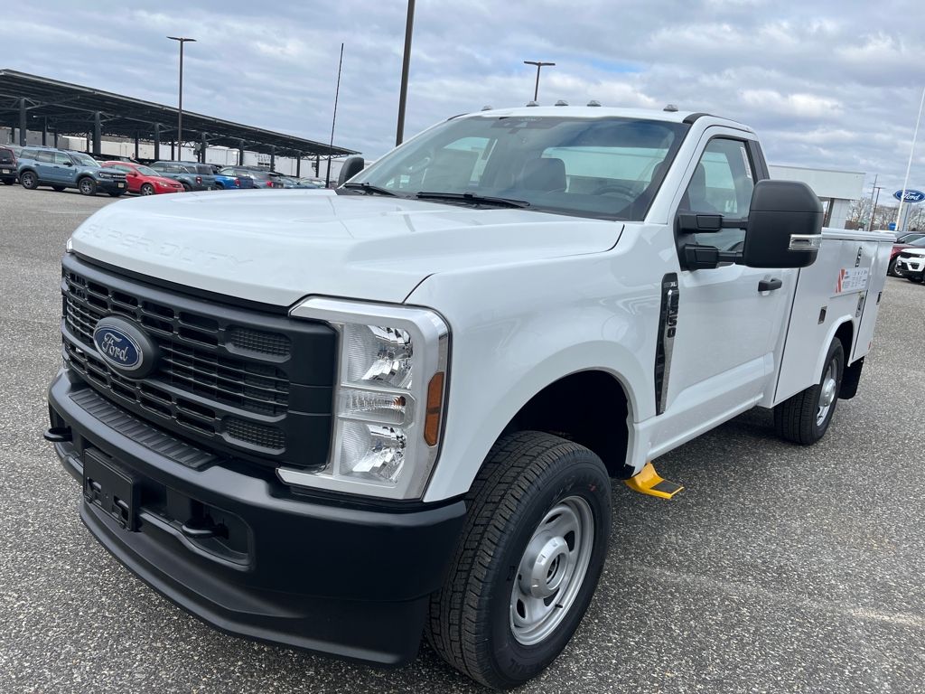 2025 Ford F-350 Super Duty Chassis Cab XLT - Photo 20