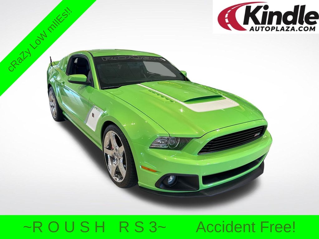 2013 Ford Mustang GT Premium's photo