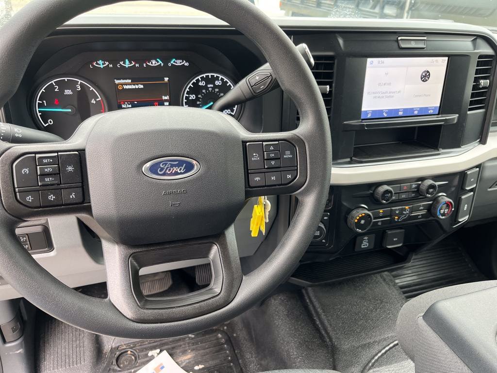 2025 Ford F-350 Super Duty Chassis Cab XL - Photo 9