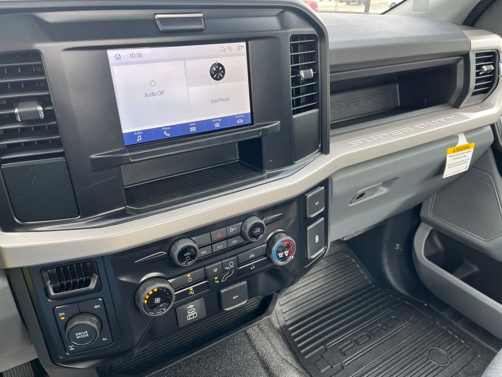 2025 Ford F-350 Super Duty Chassis Cab XLT - Photo 8