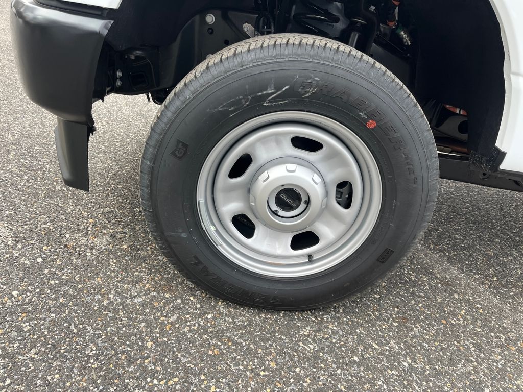 2025 Ford F-350 Super Duty Chassis Cab XLT - Photo 18