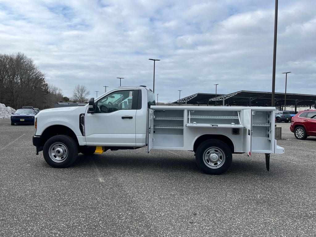2025 Ford F-350 Super Duty Chassis Cab XLT - Photo 27