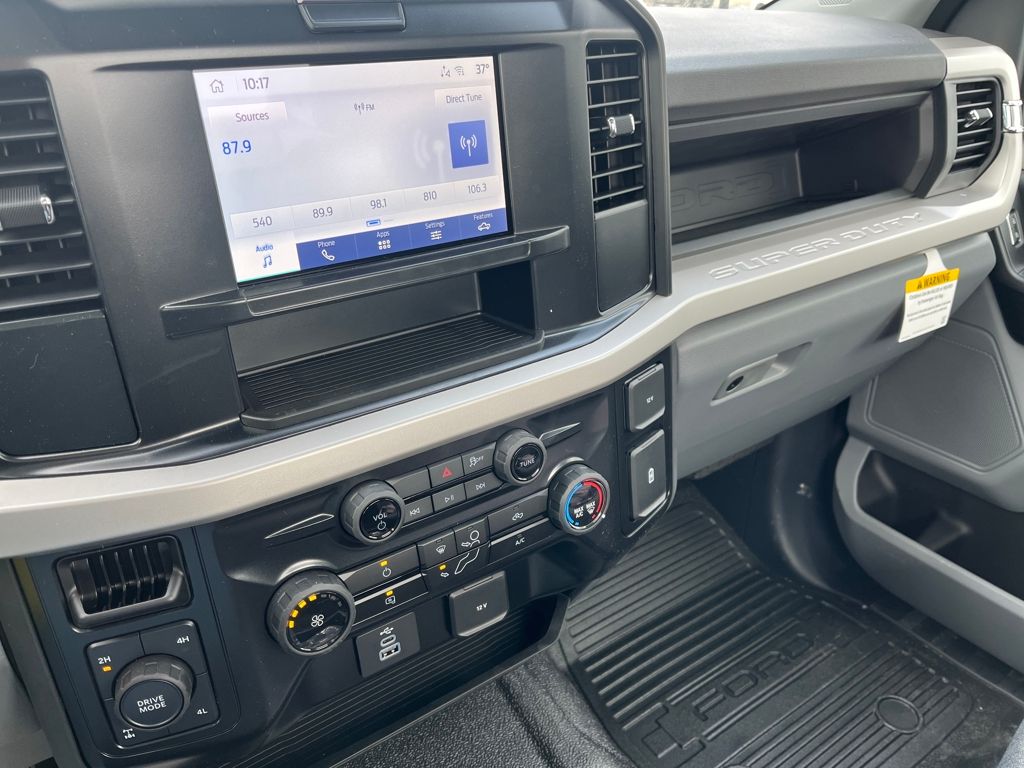 2025 Ford F-350 Super Duty Chassis Cab XLT - Photo 15