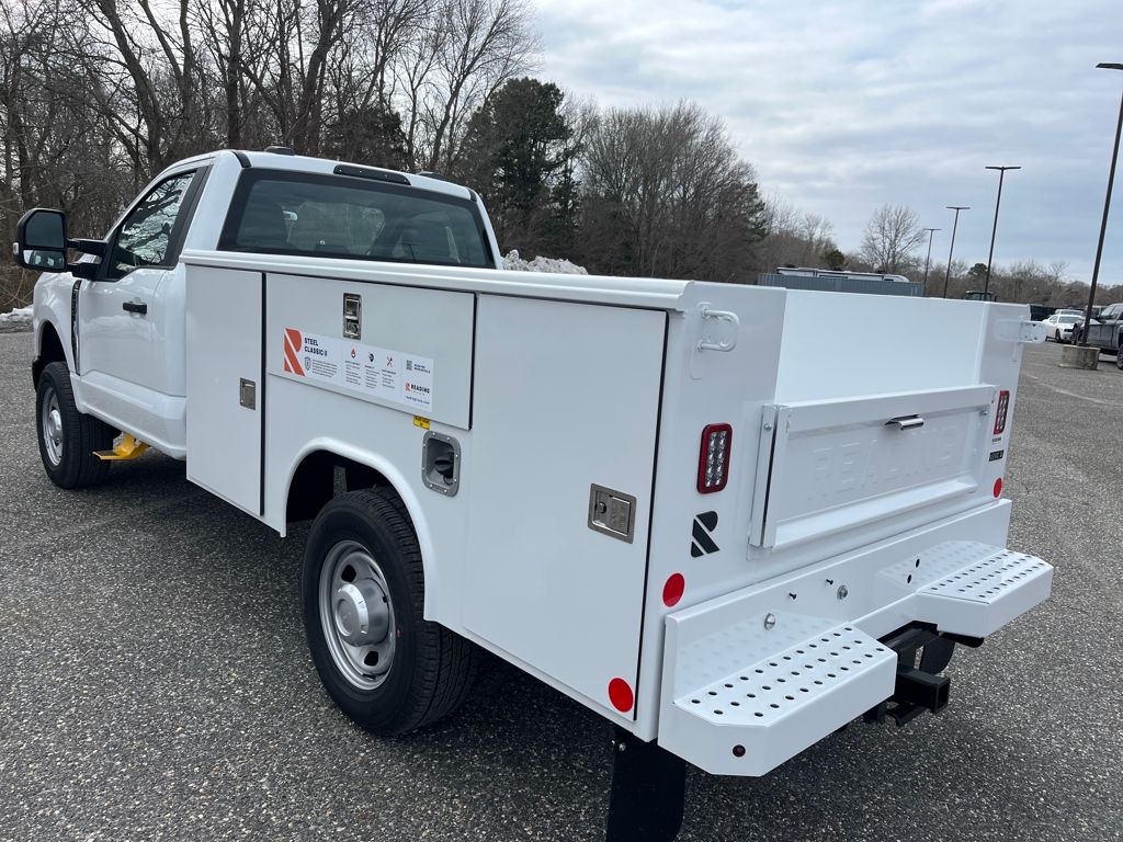 2025 Ford F-350 Super Duty Chassis Cab XLT - Photo 26