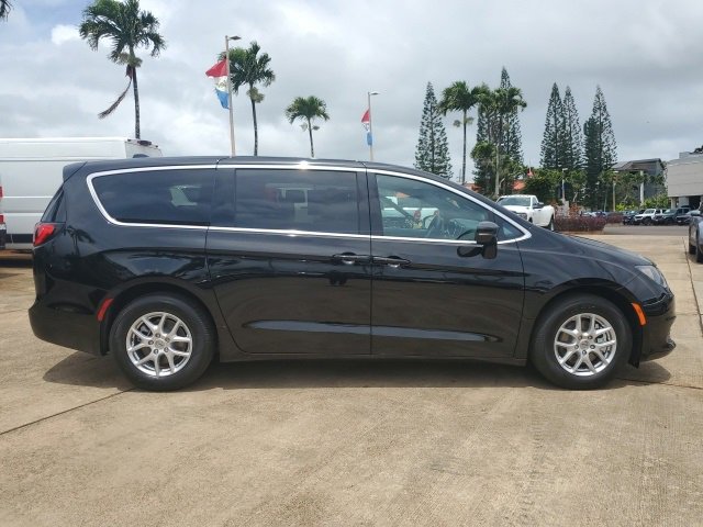 2025 Chrysler Voyager LX photo 3