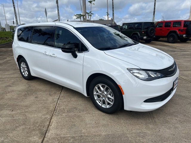 2025 Chrysler Voyager LX photo 3