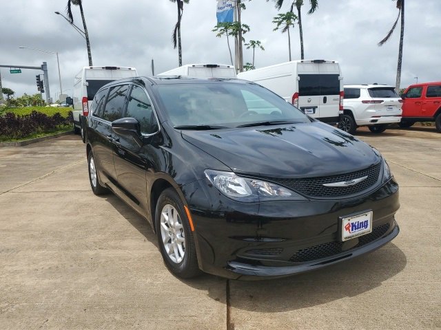 2025 Chrysler Voyager LX photo 2