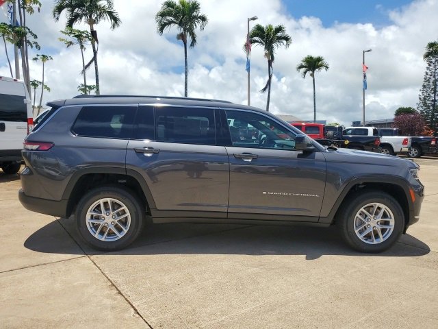 2025 Jeep Grand Cherokee Laredo photo 3