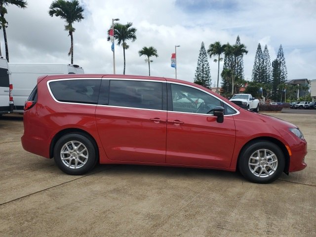 2025 Chrysler Voyager LX photo 4