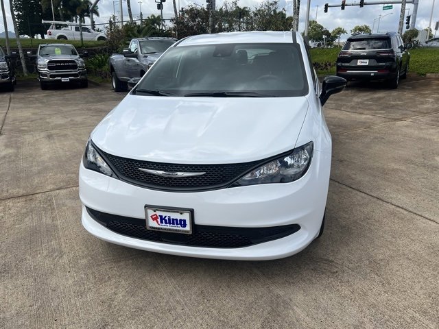 2025 Chrysler Voyager LX photo 2