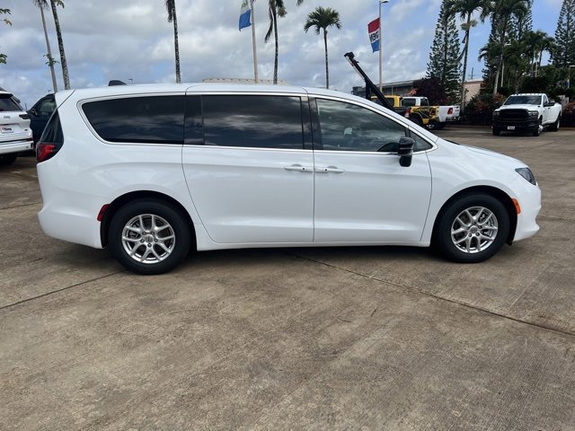 2025 Chrysler Voyager LX photo 4