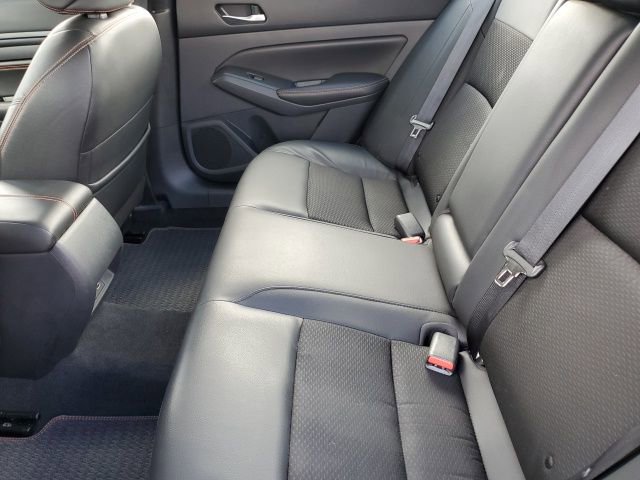 2022 Nissan Altima SR - Photo 9