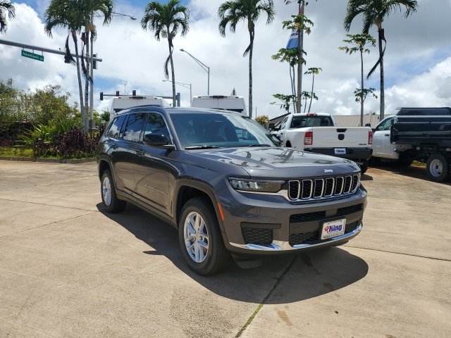 2025 Jeep Grand Cherokee Laredo photo 2