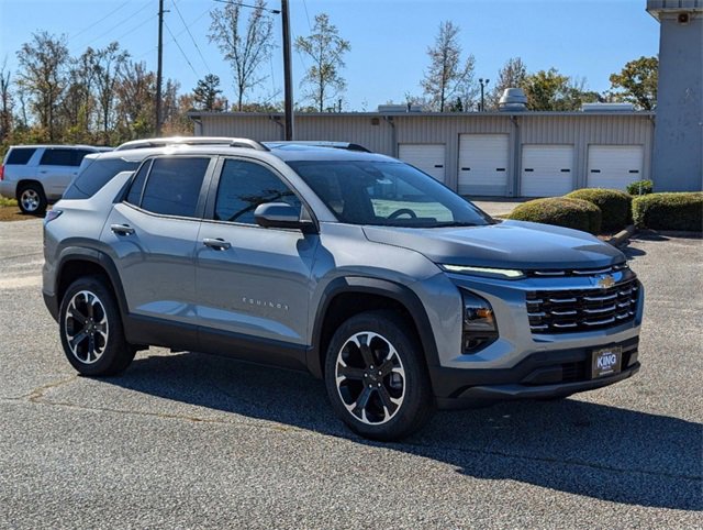 2025 Chevrolet Equinox LT photo 4