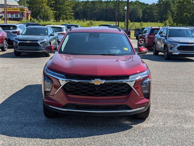 2025 Chevrolet Trax LT photo 2