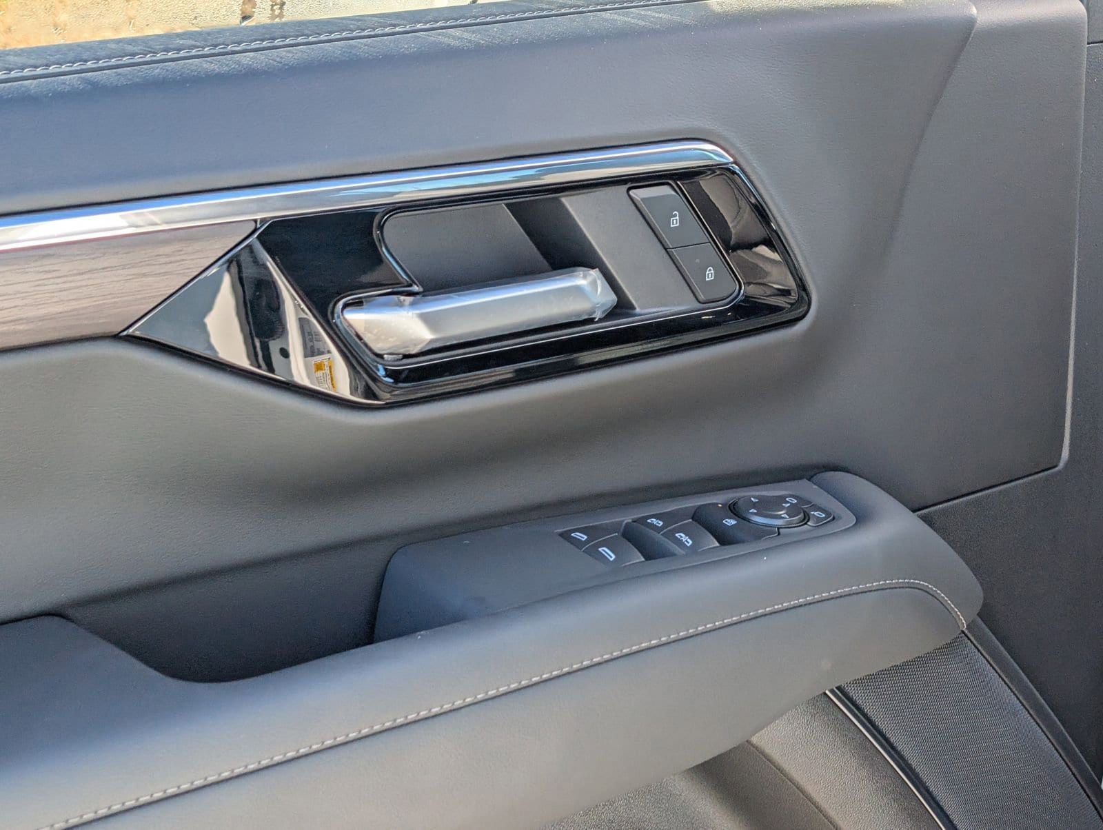 2026 Chevrolet Suburban LS - Photo 19