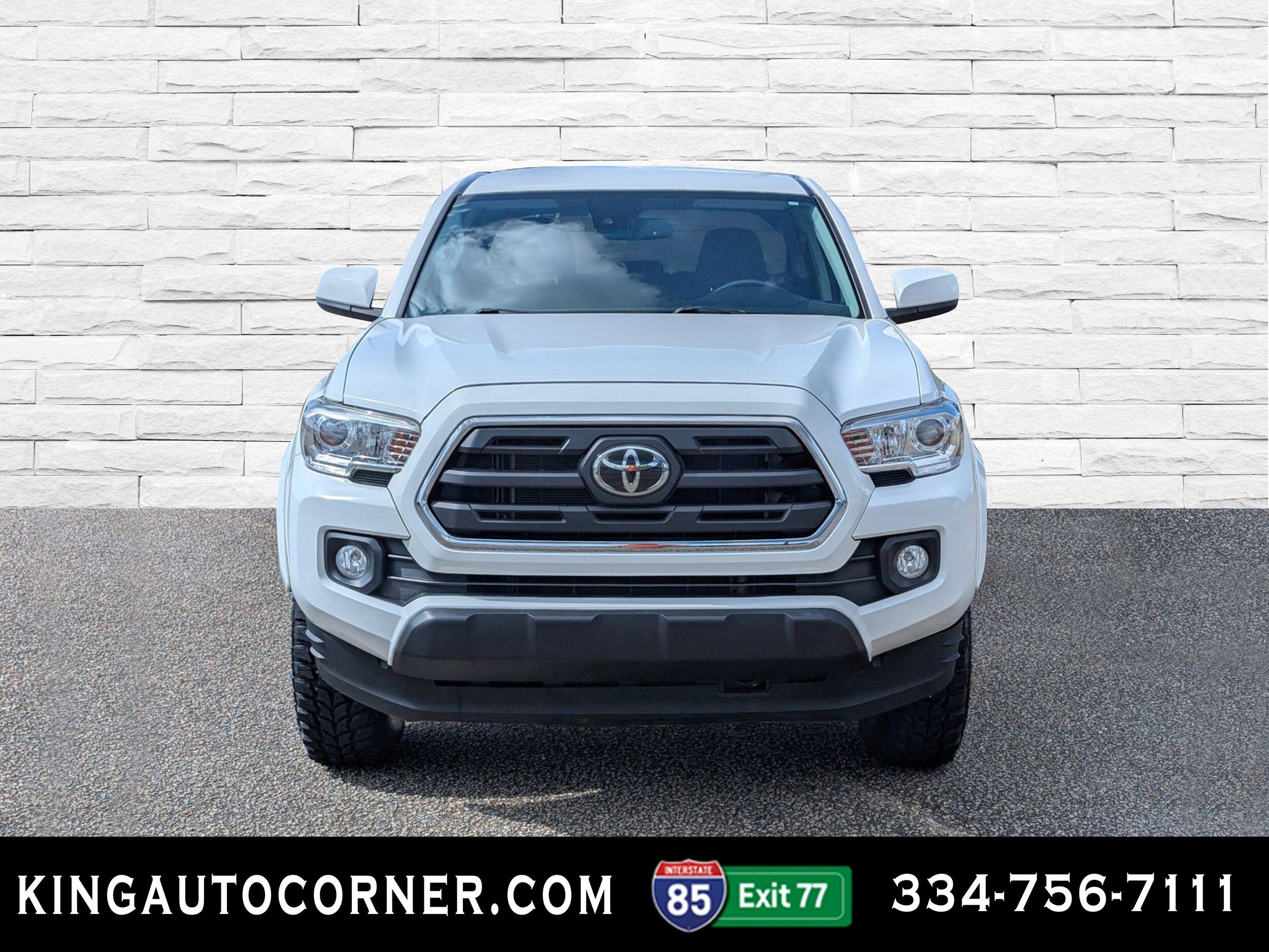 2019 Toyota Tacoma V6 4x4 photo 2