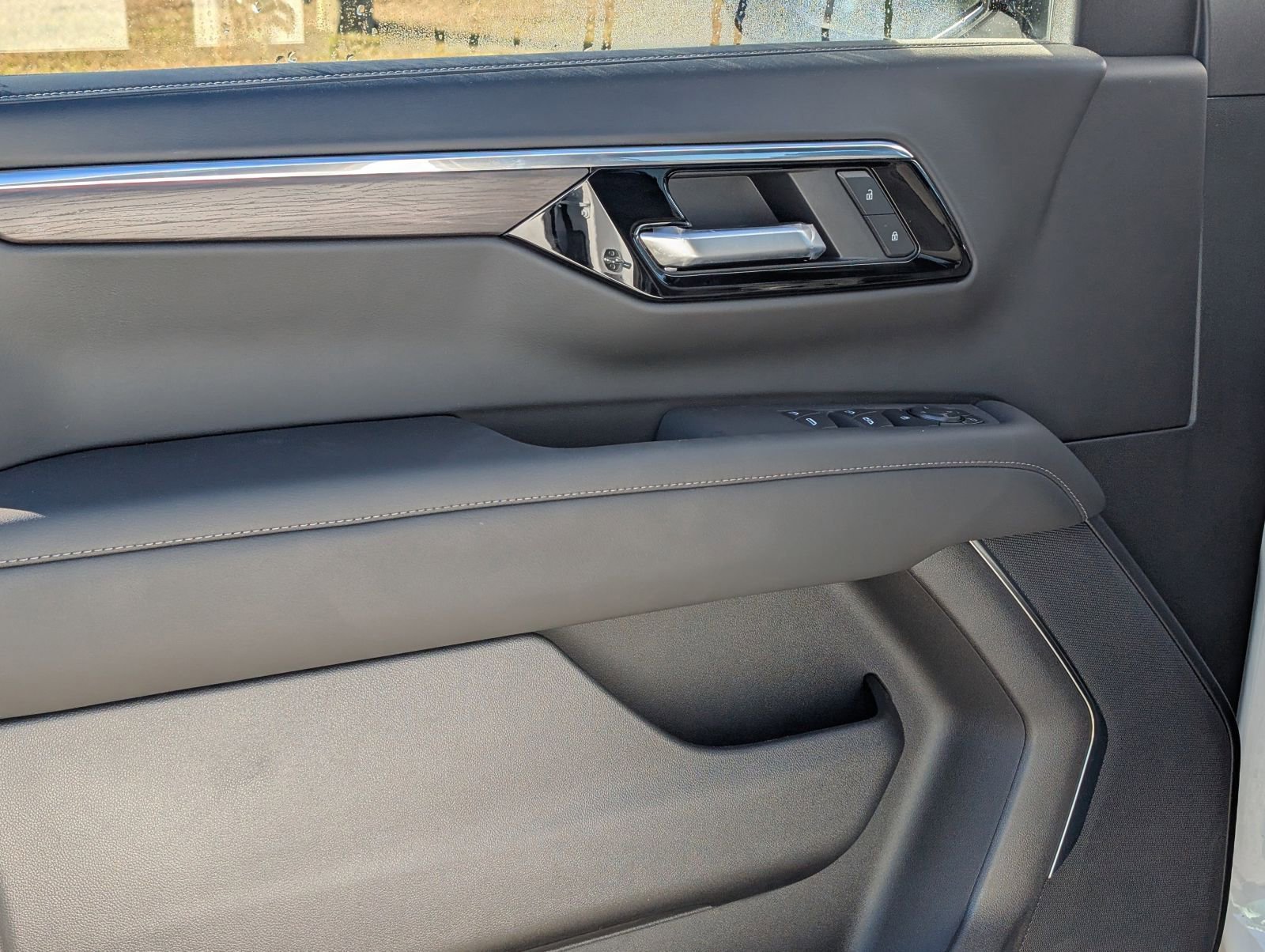 2026 Chevrolet Suburban LS - Photo 18