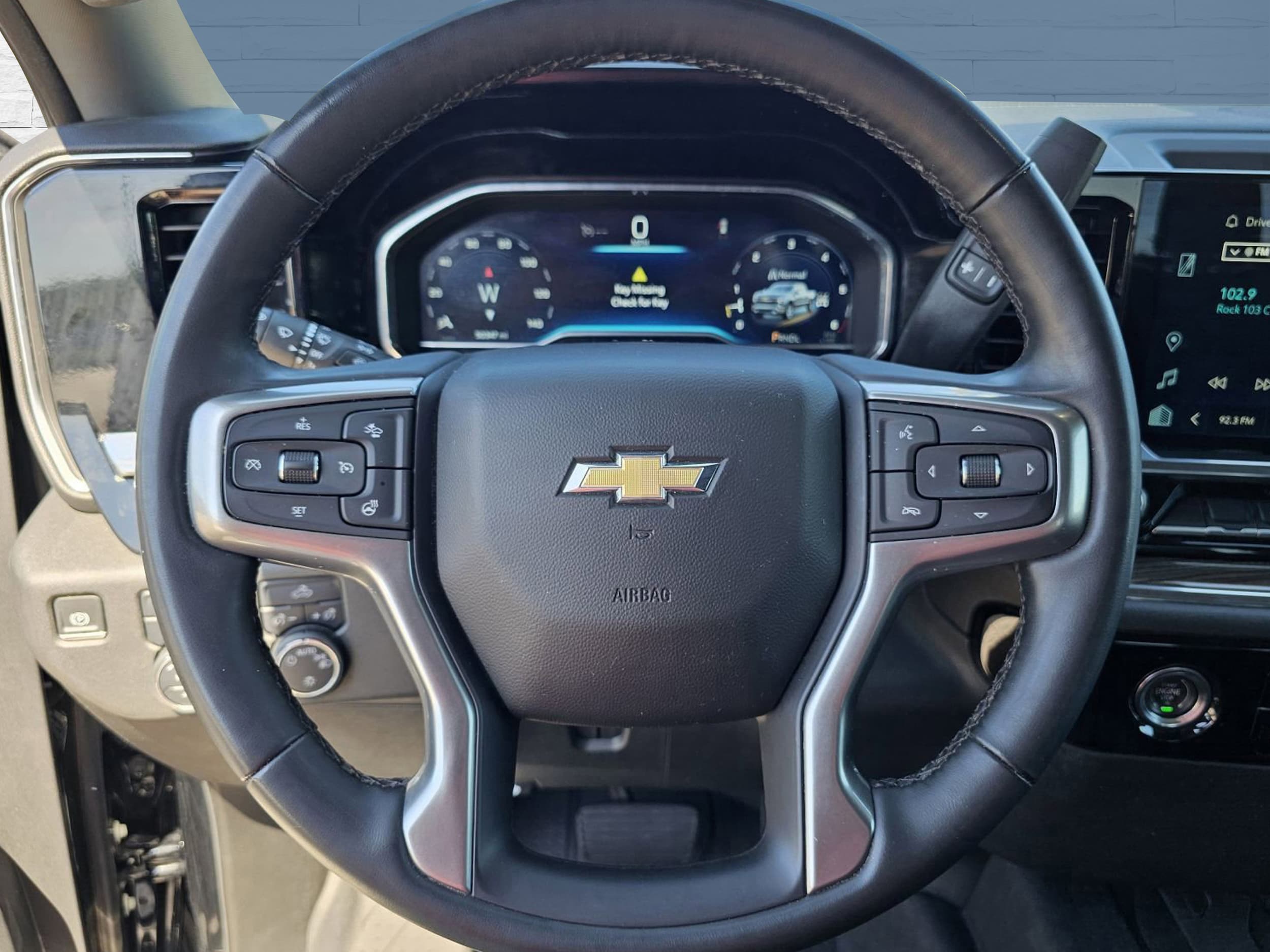 2023 Chevrolet Silverado 1500 LT - Photo 12